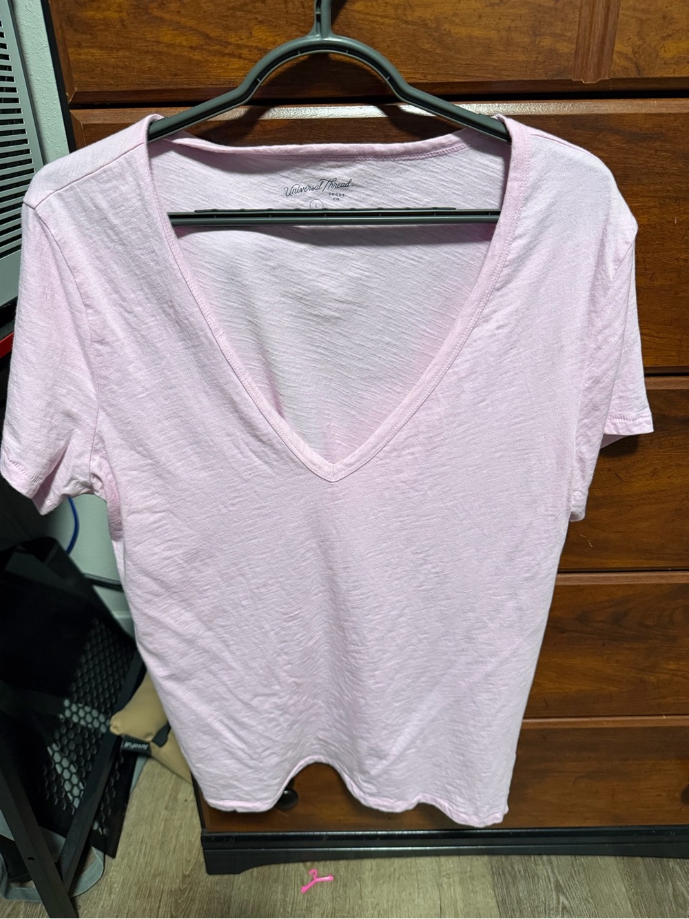 Universal Thread Light Pink V-Neck Short Sleeve Tee
